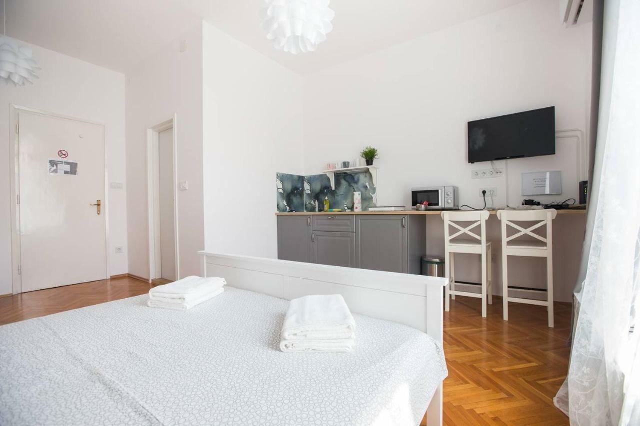 Oberiter Apartments - Center Of Zagreb, Fast Wifi, Ac, Kitchen, Parking ภายนอก รูปภาพ